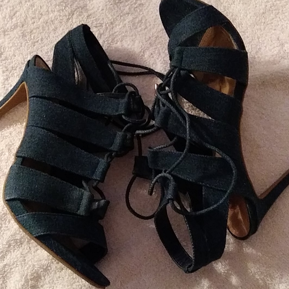 Shoes - Picture 2 of 4